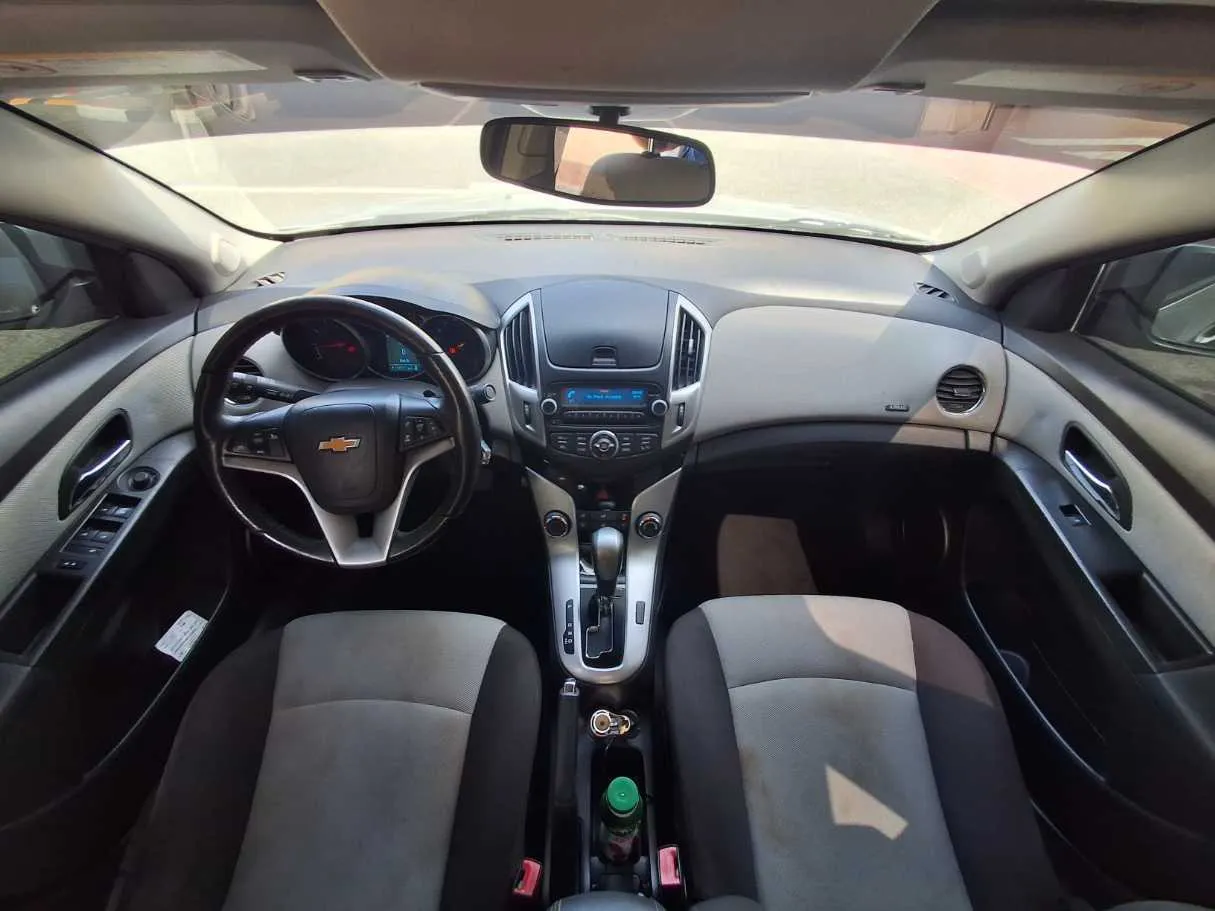 Car image 14