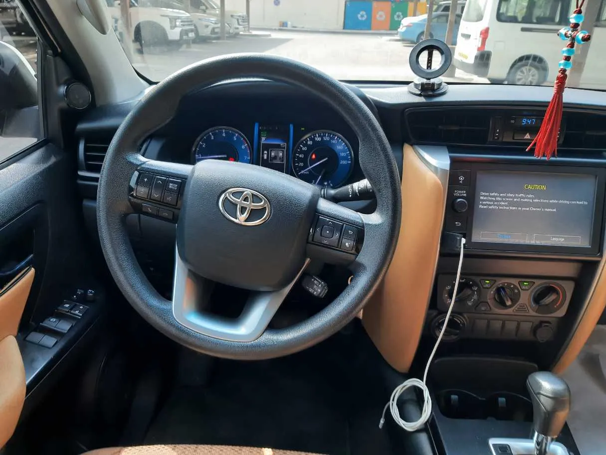 Car image 17