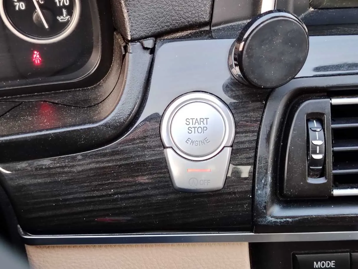 Car image 30