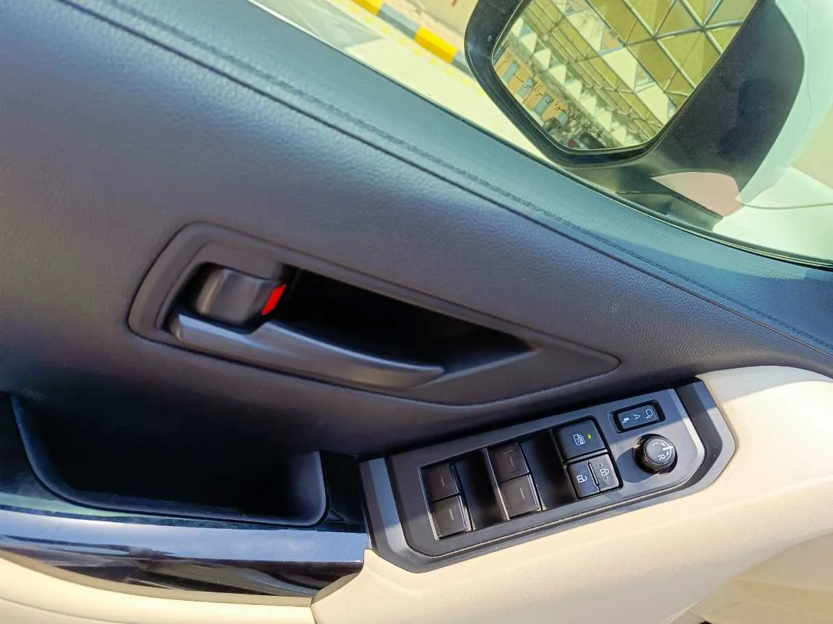 Car image 36