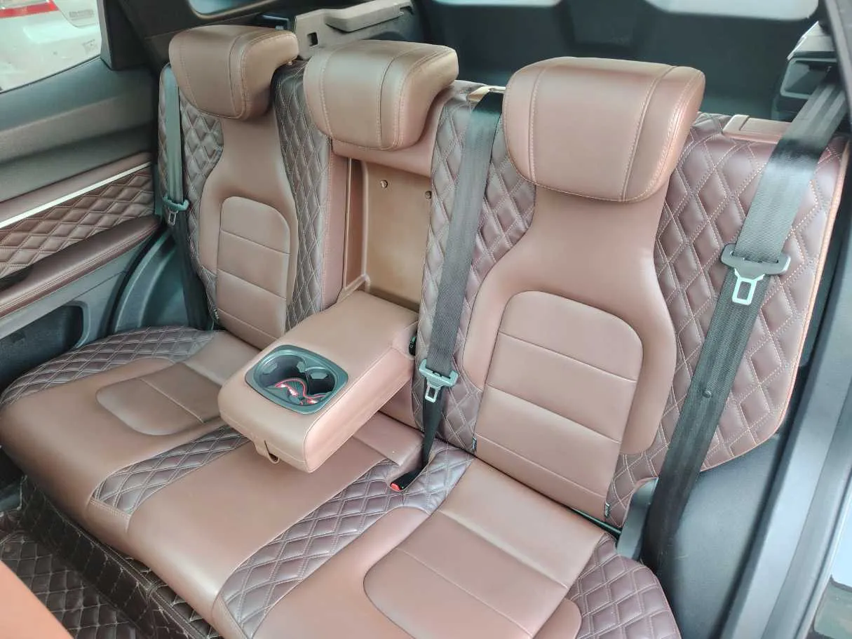 Car image 14
