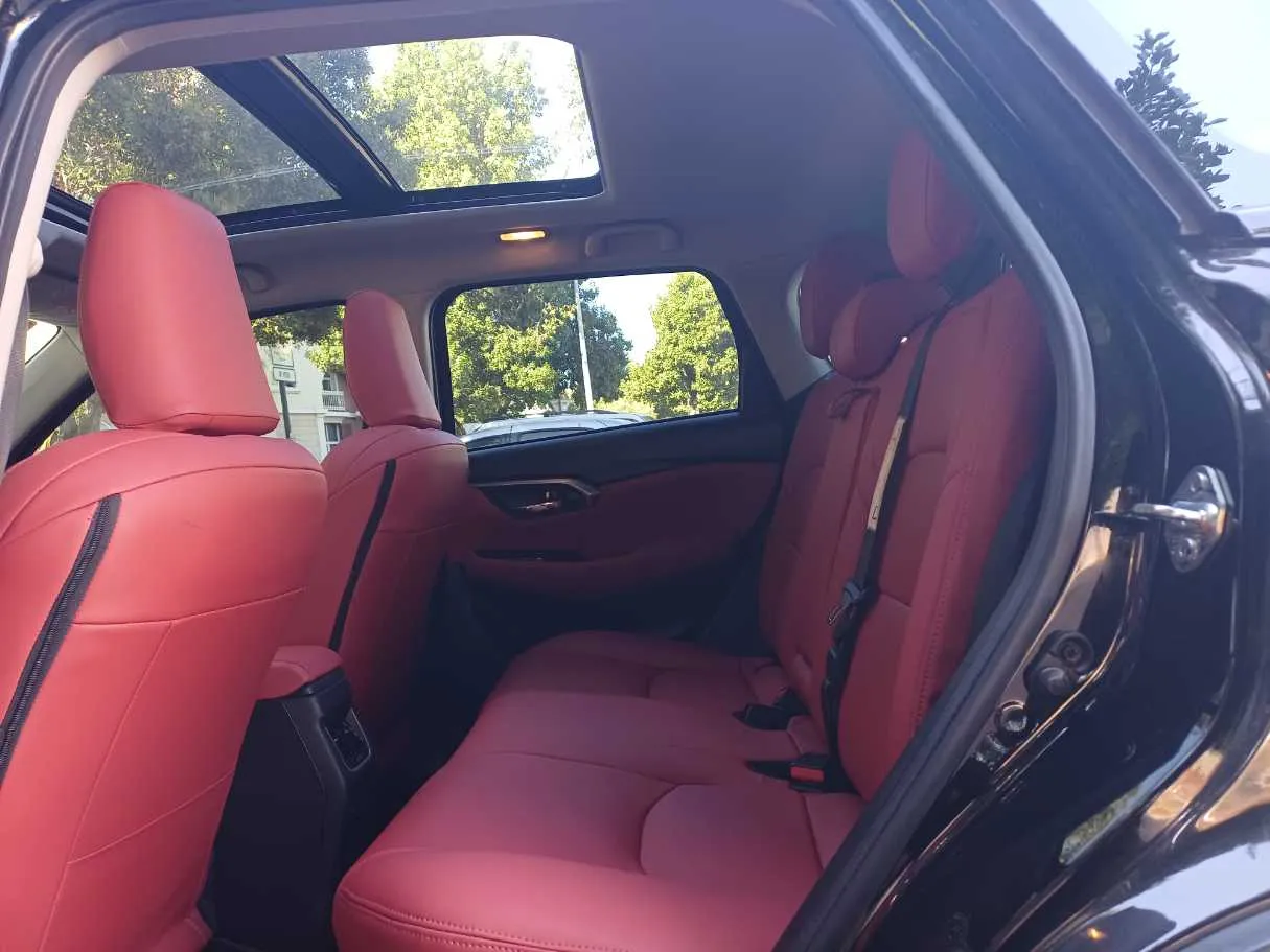 Car image 13