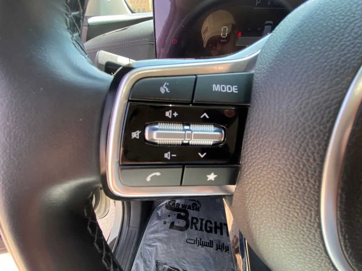 Car image 28