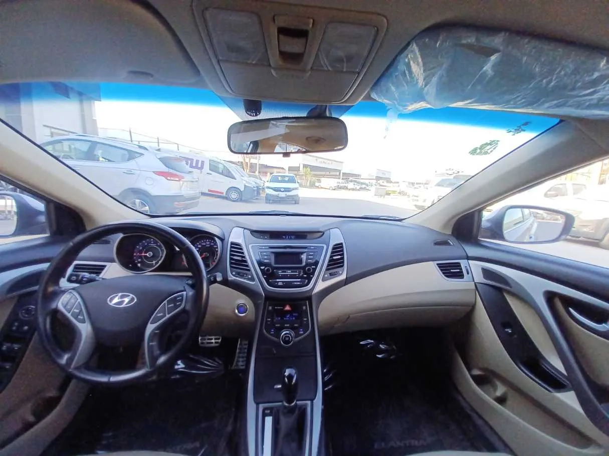 Car image 13