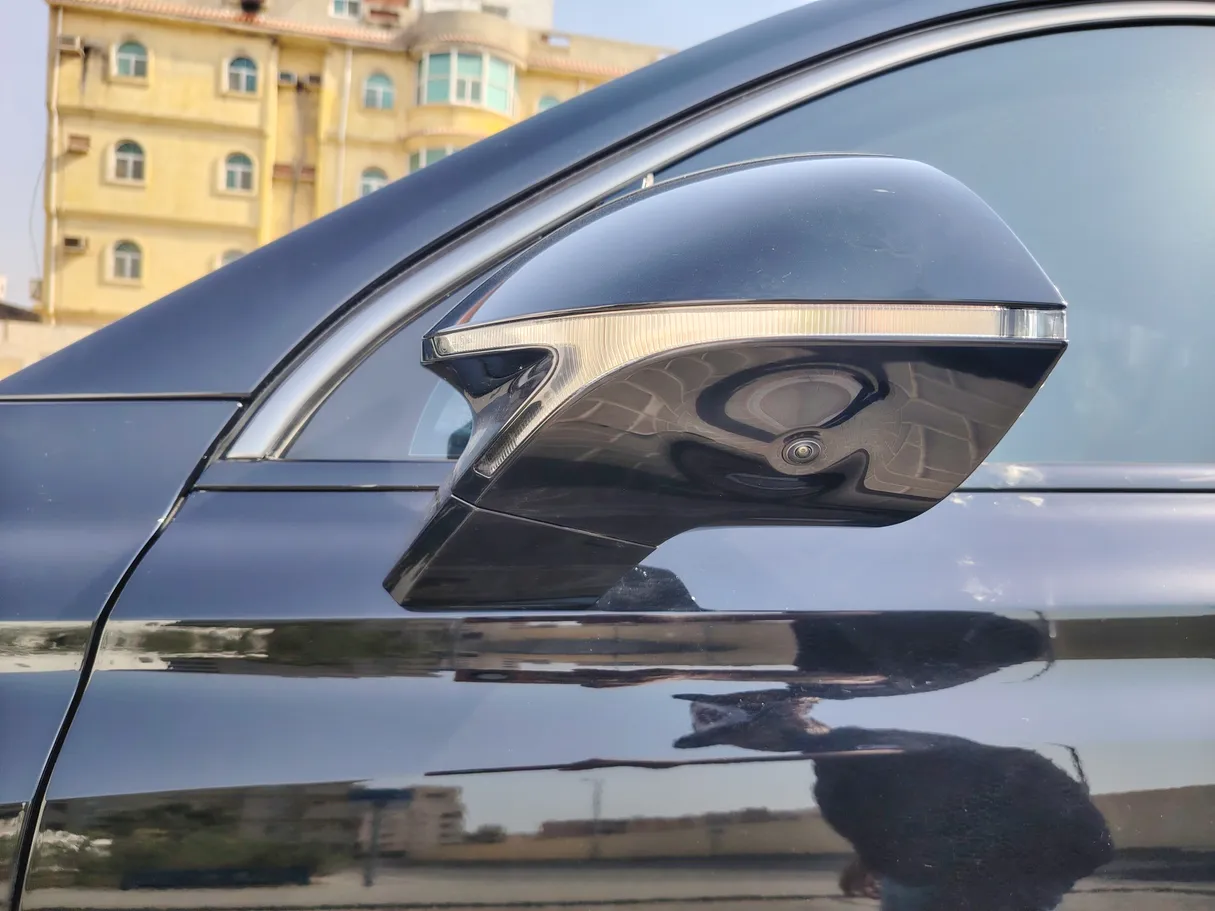 Car image 27
