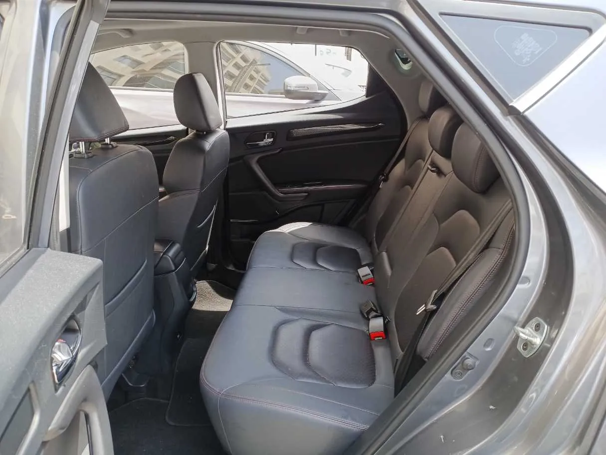 Car image 13