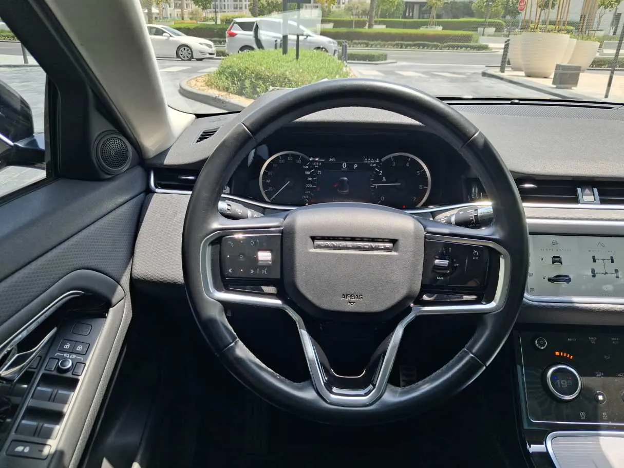 Car image 19