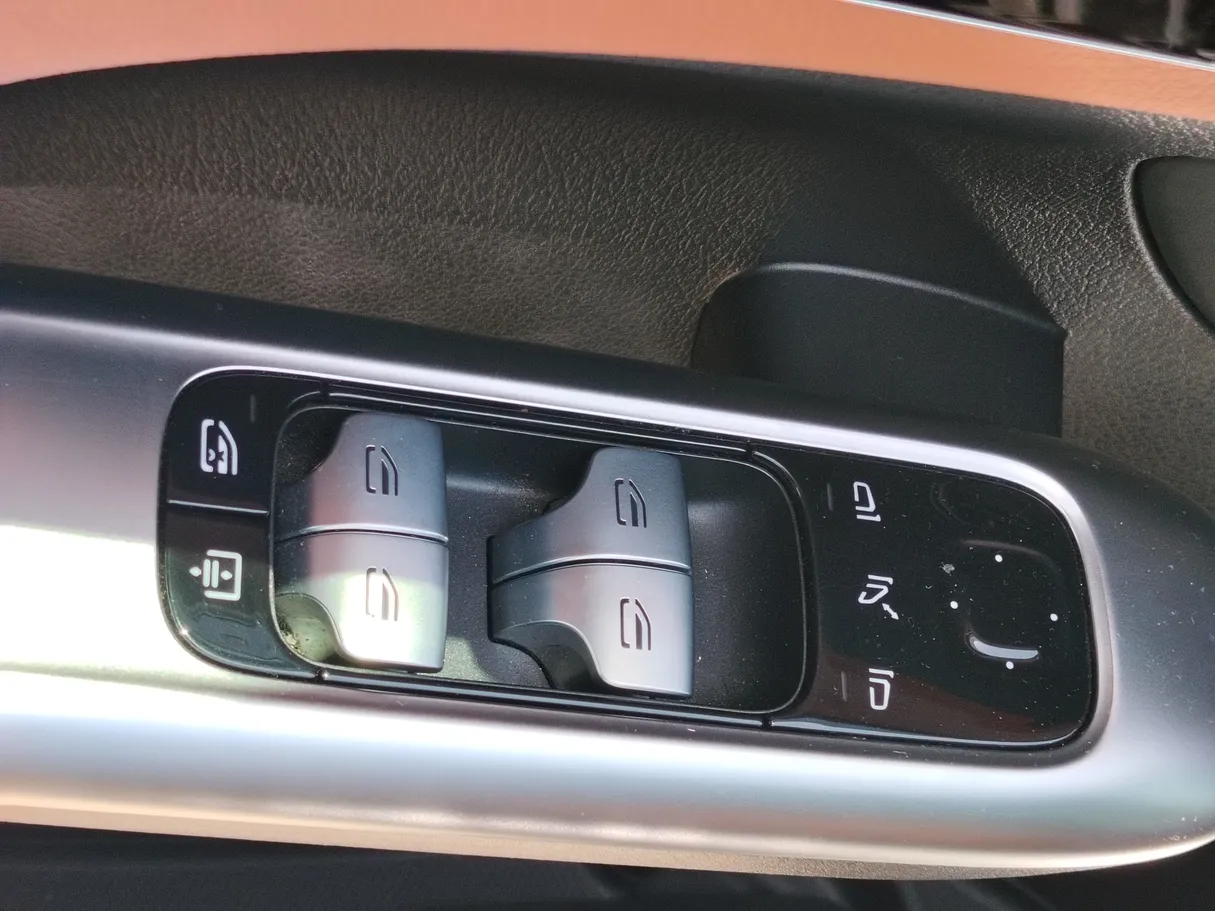 Car image 29