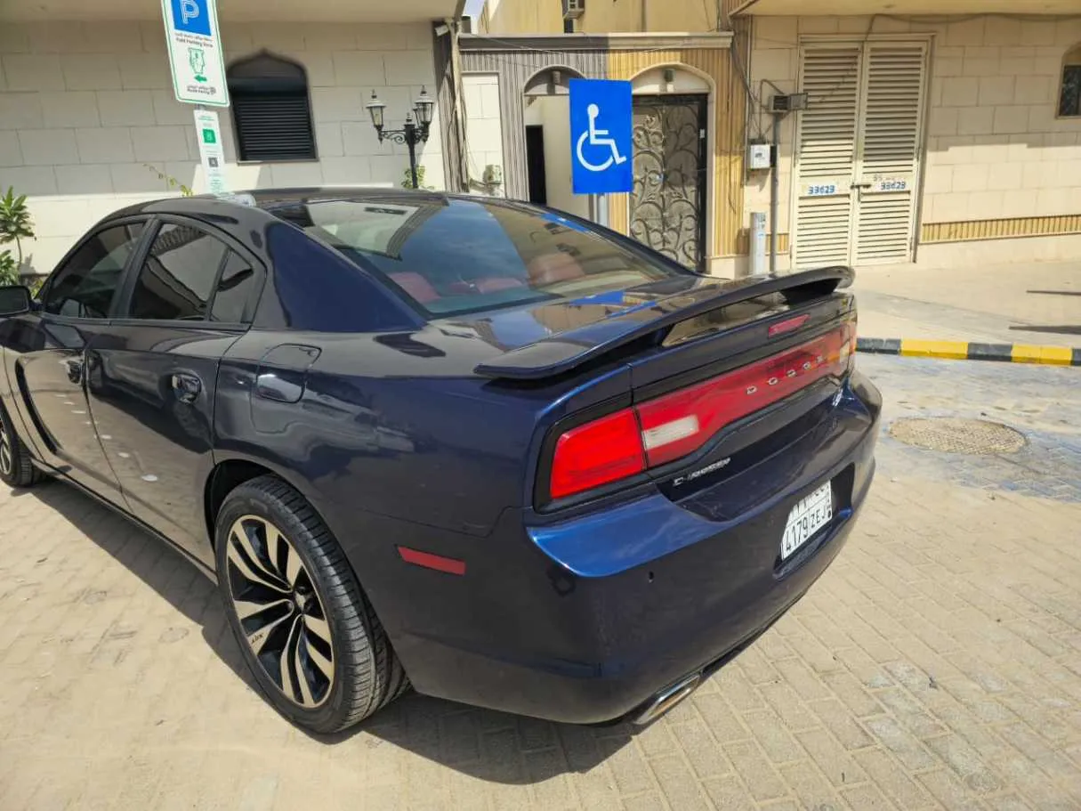 Car image 9