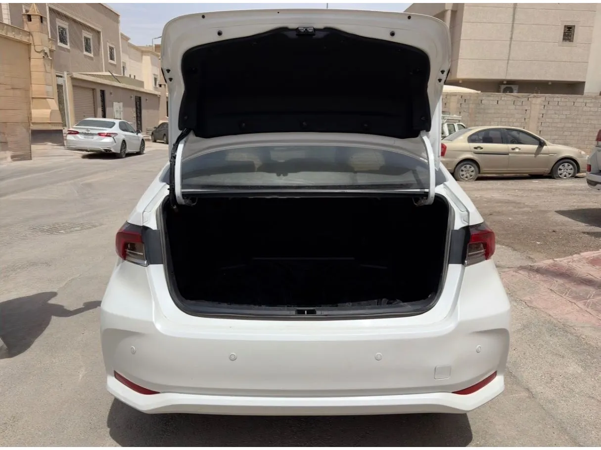 Car image 24