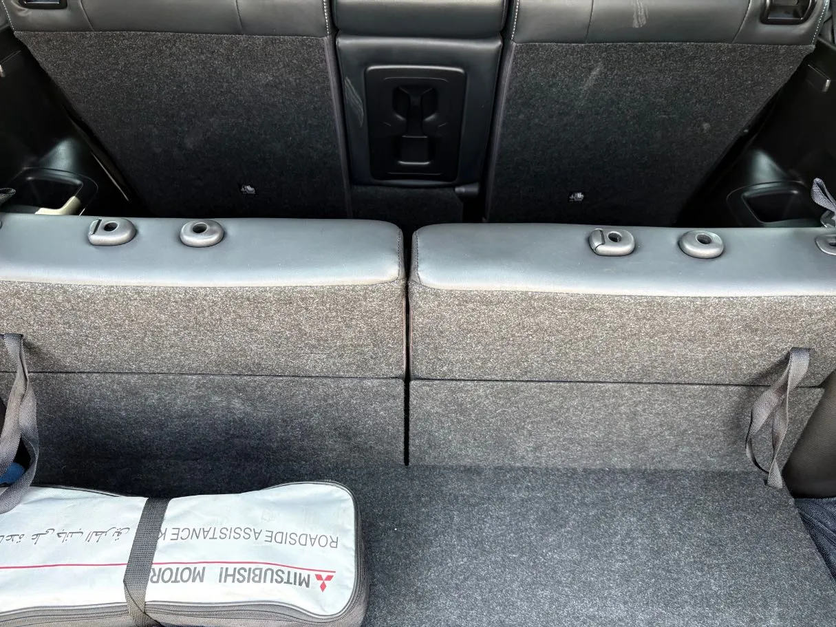 Car image 27