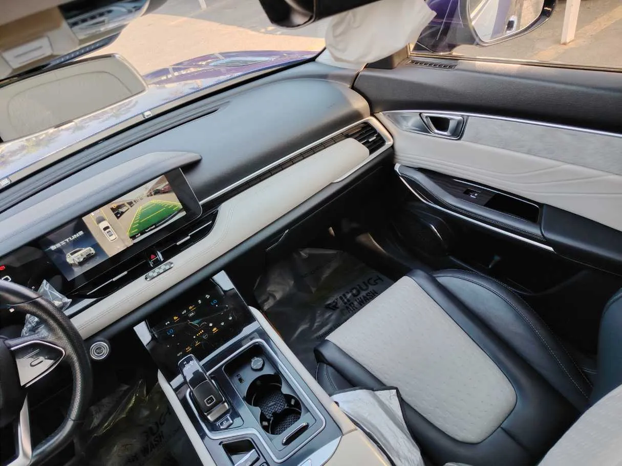 Car image 24