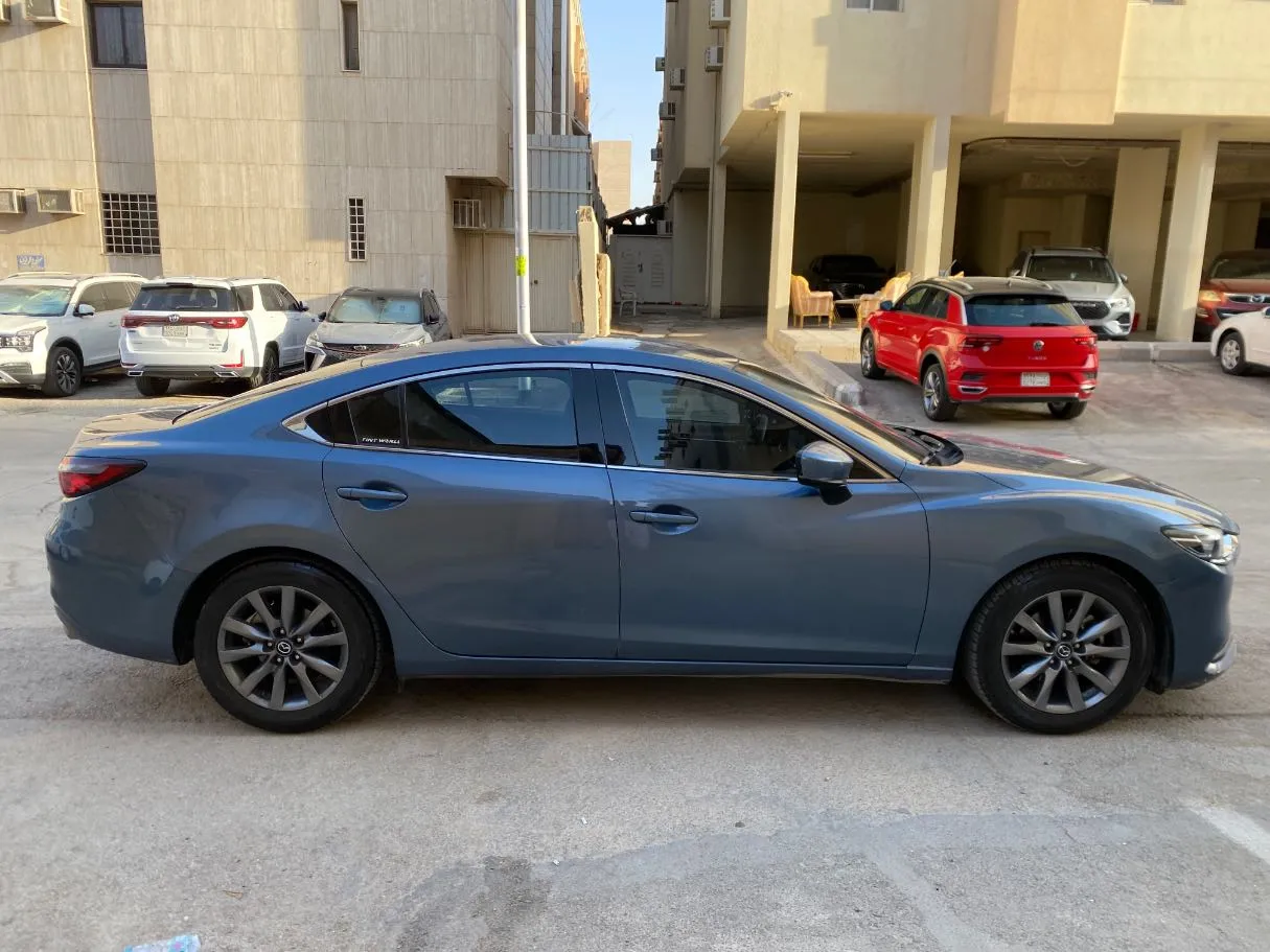 Car image 4