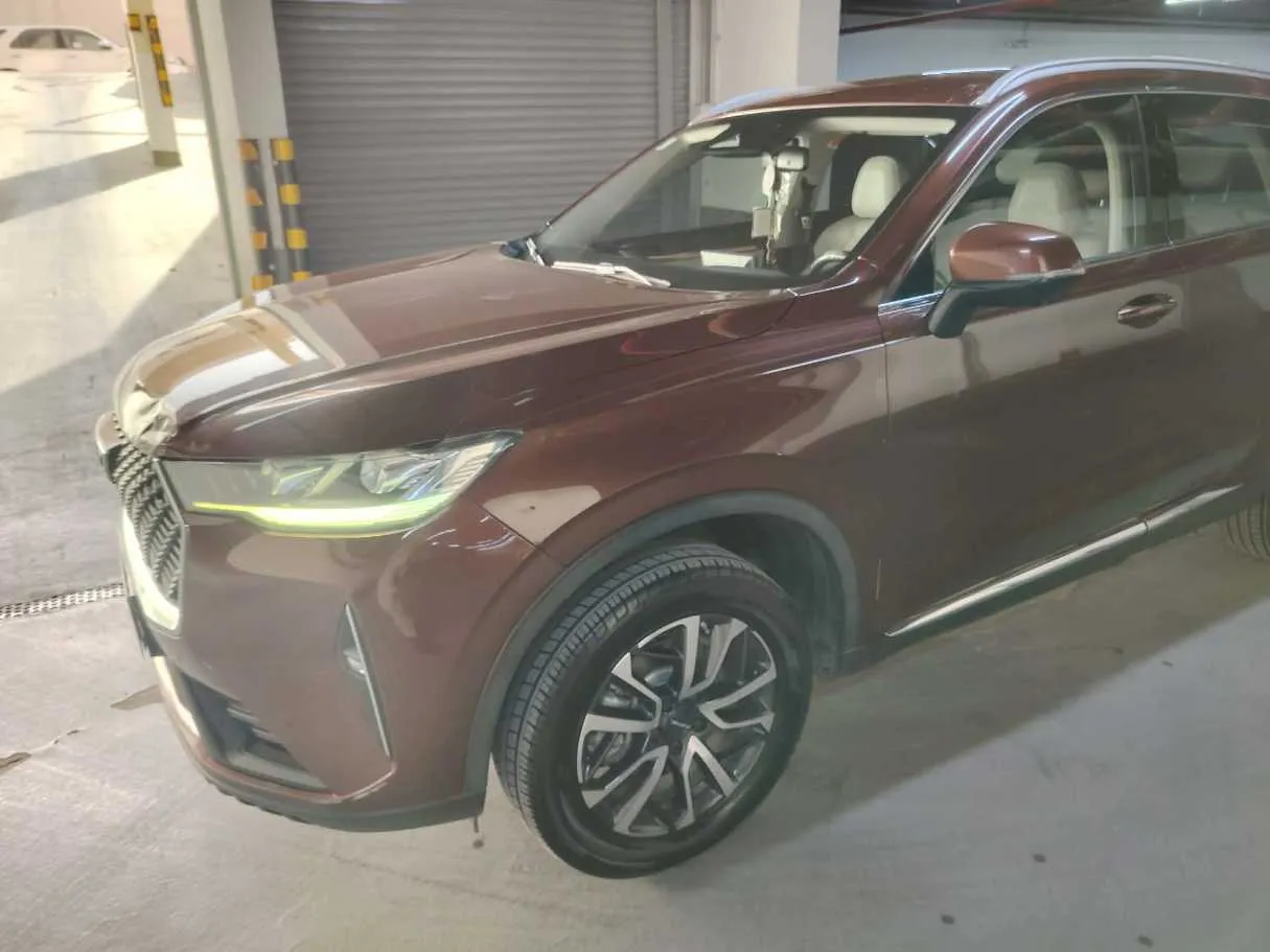 Car image 4