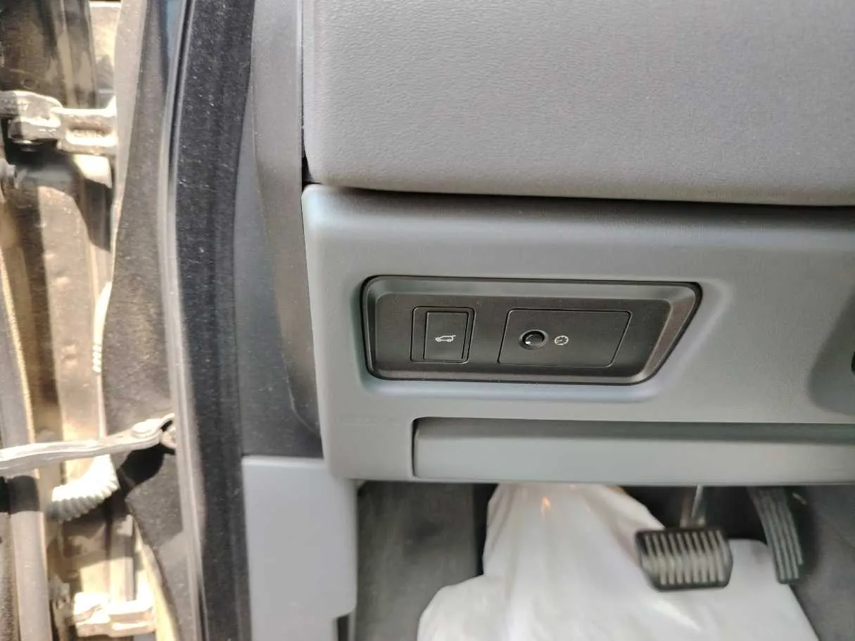 Car image 32