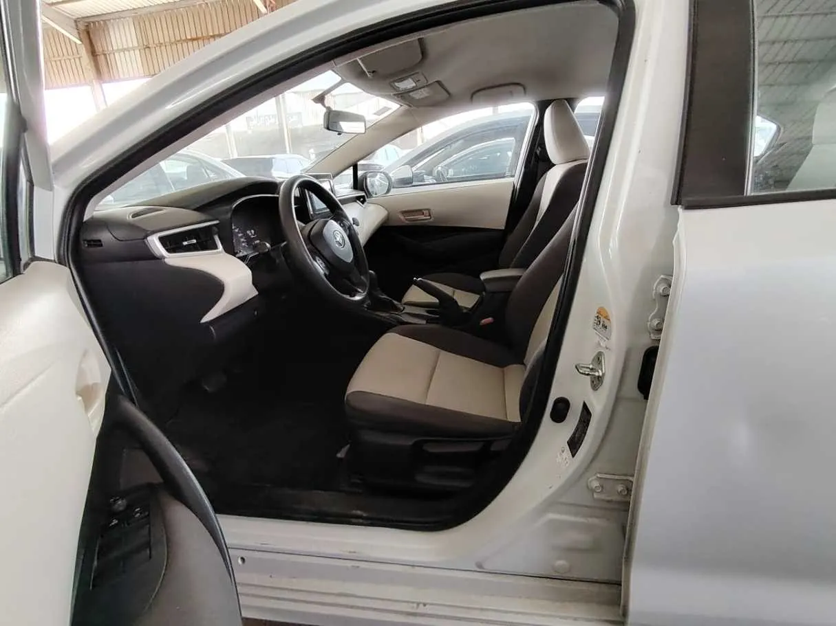 Car image 11