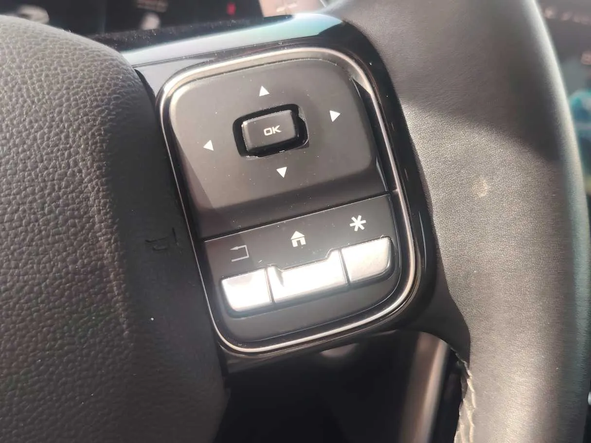 Car image 28