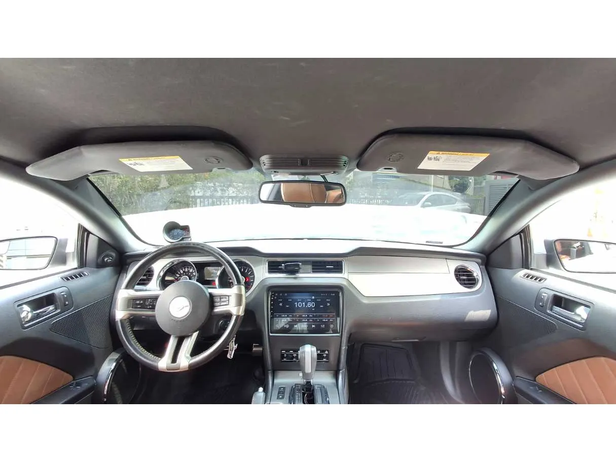 Car image 14