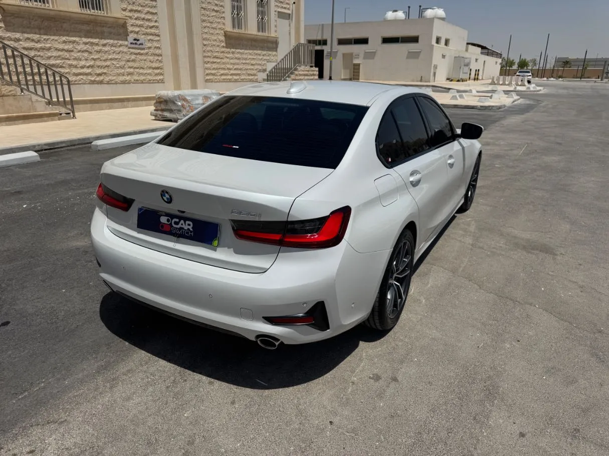 Car image 5