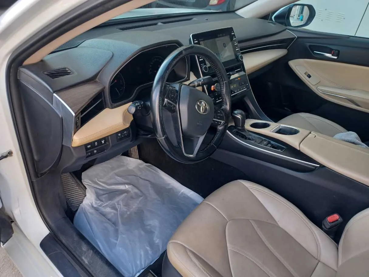 Car image 11