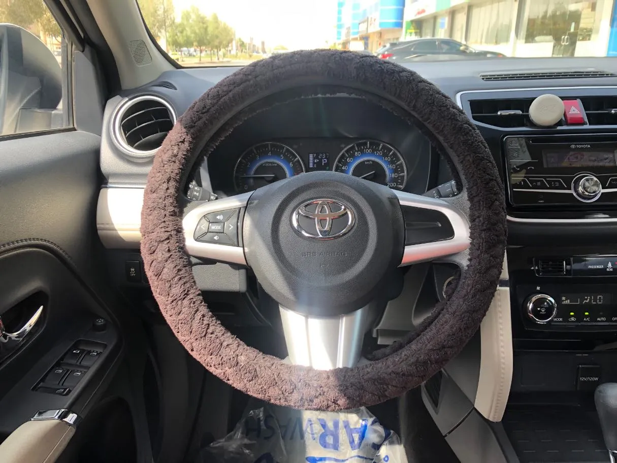 Car image 18