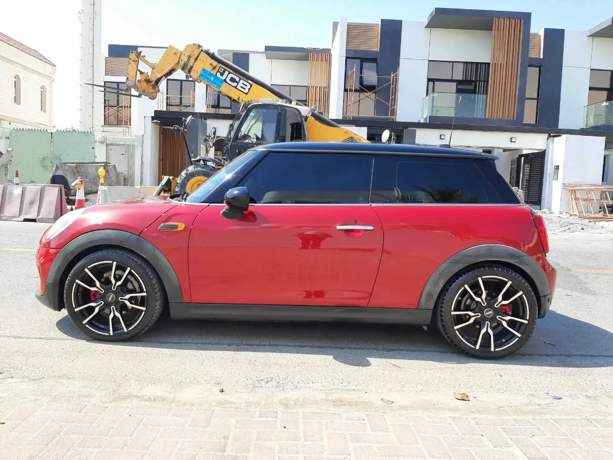 Car image 12