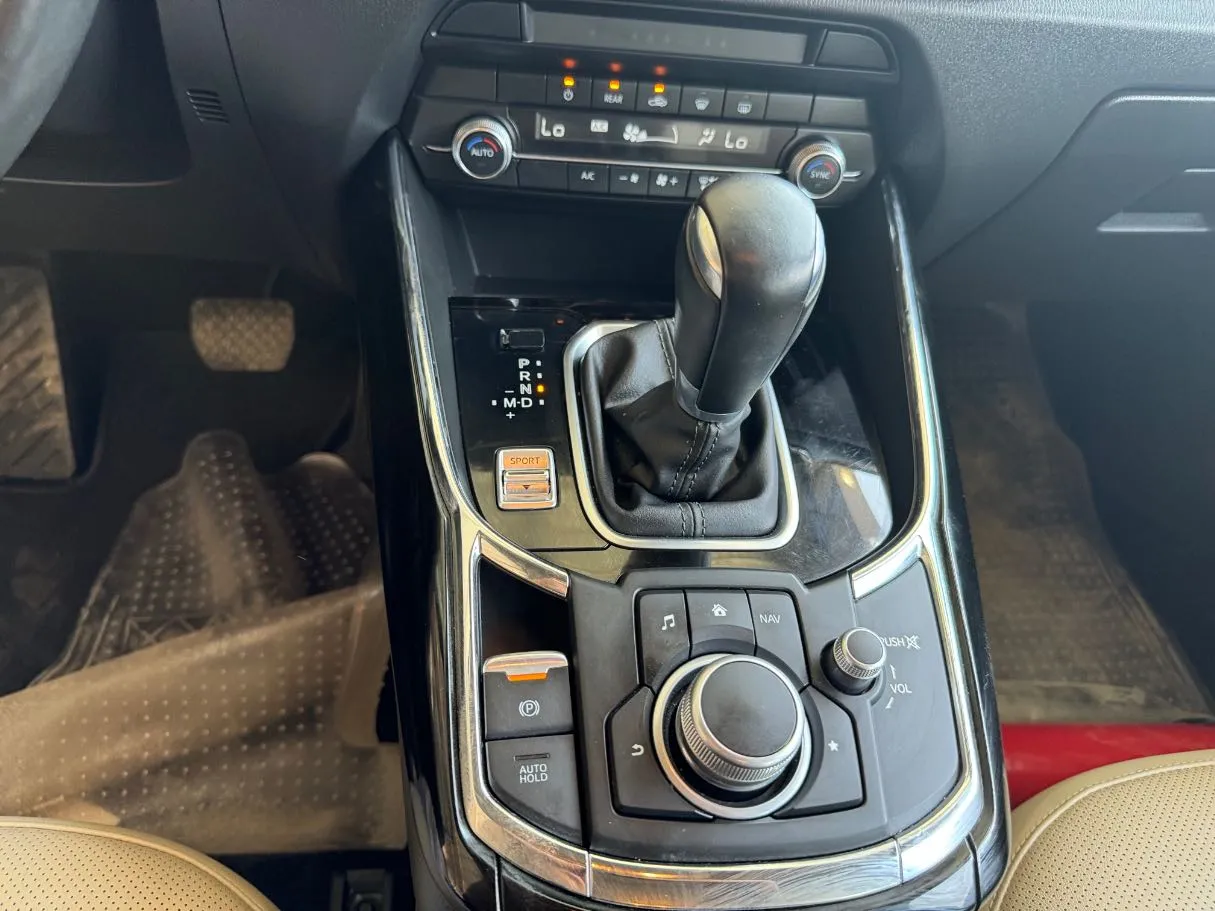 Car image 14