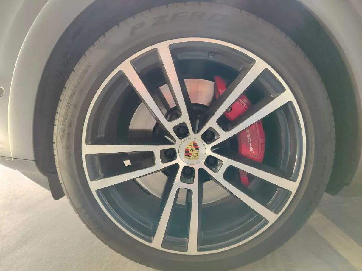 Car image 10