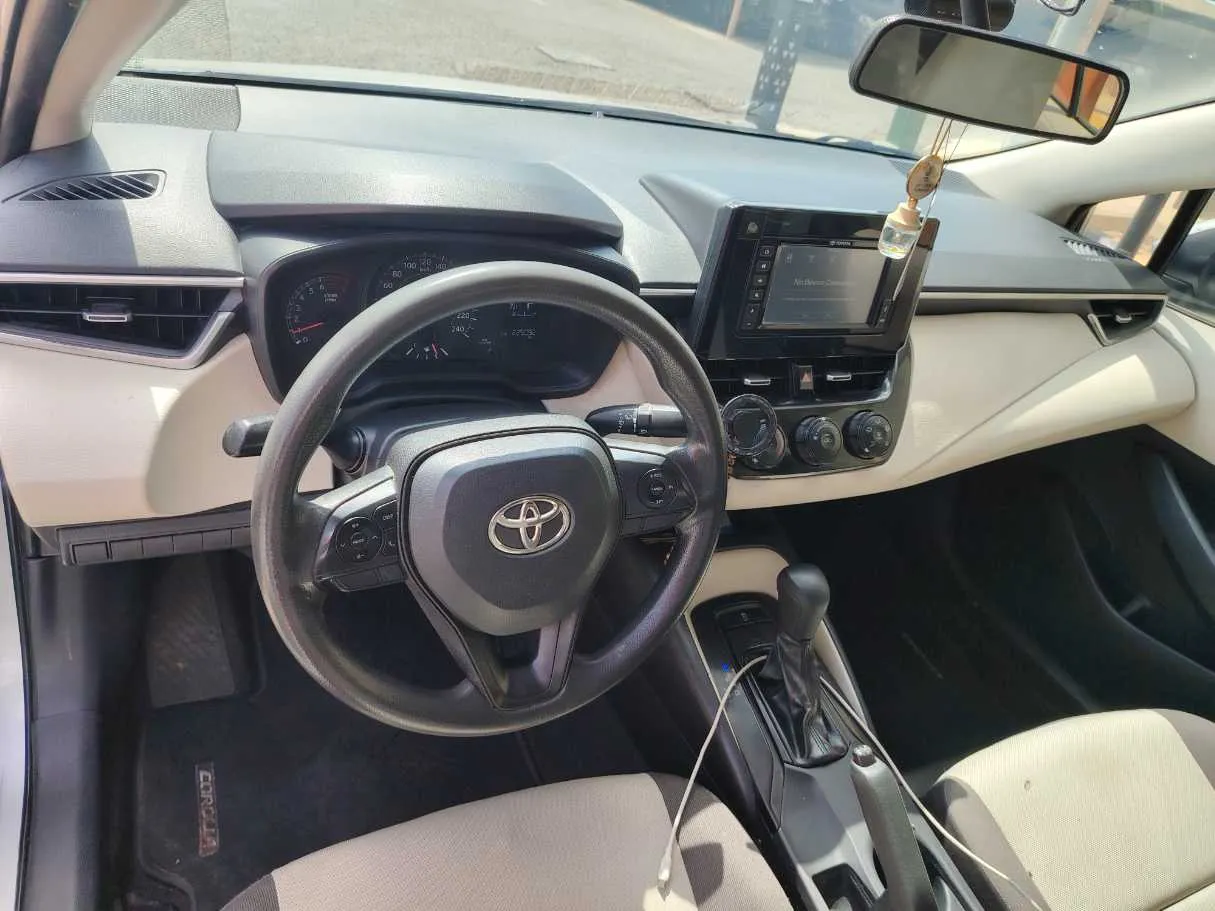 Car image 14