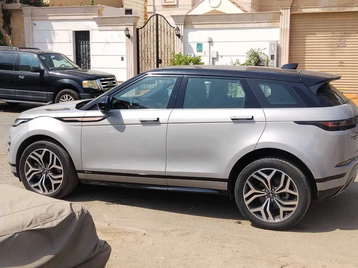 Car image 8