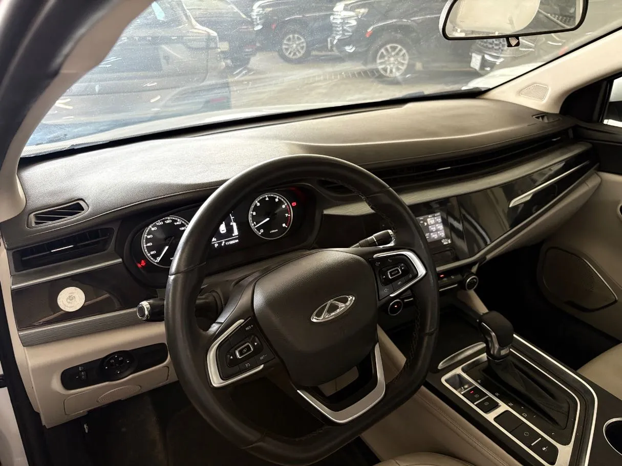 Car image 9