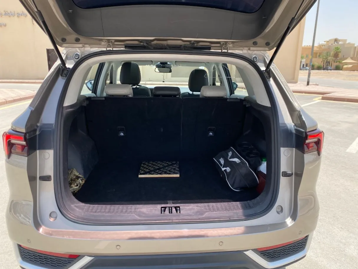 Car image 19