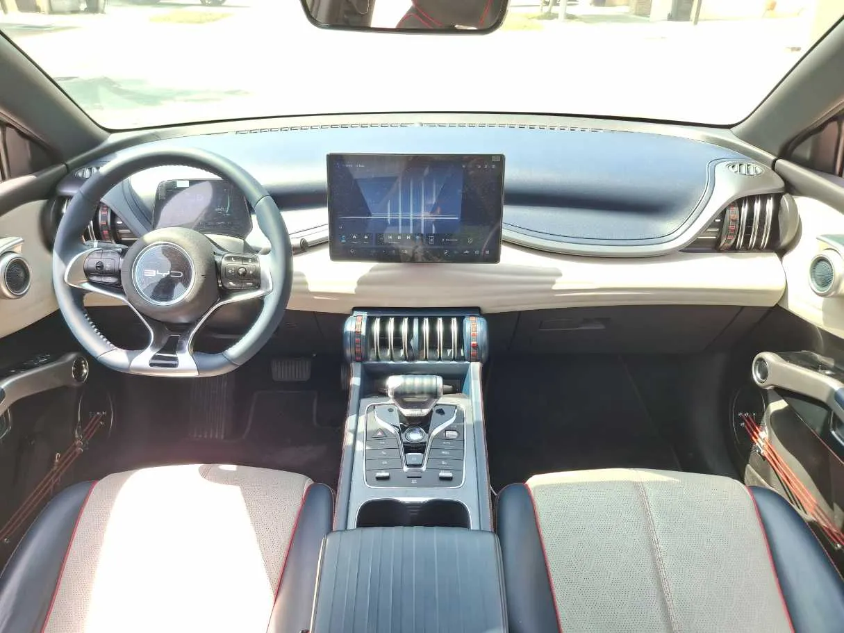 Car image 17
