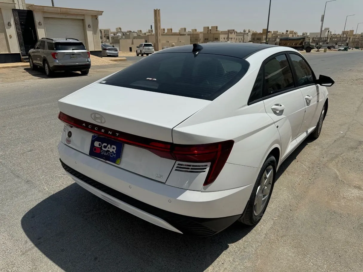 Car image 5