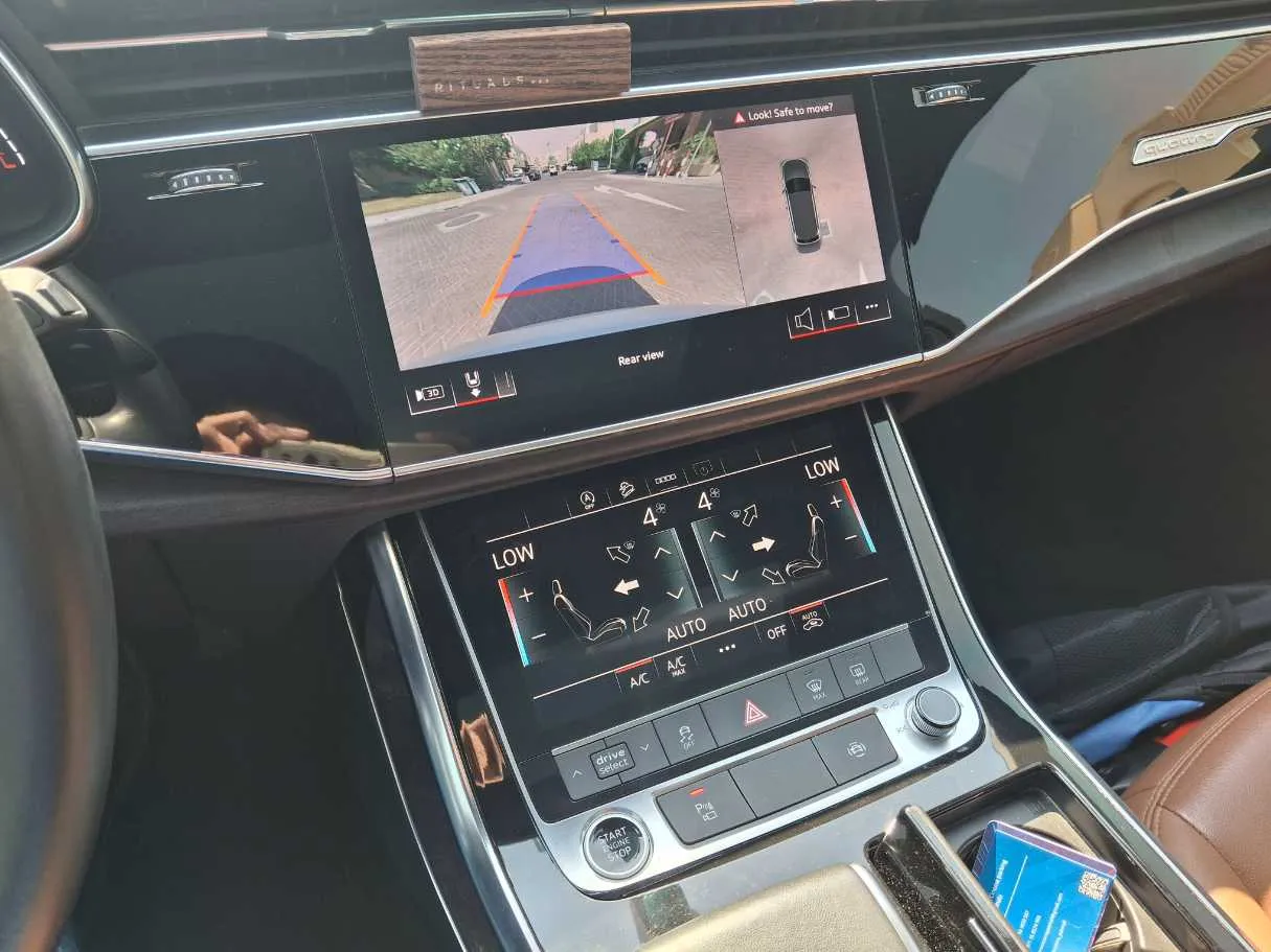 Car image 17