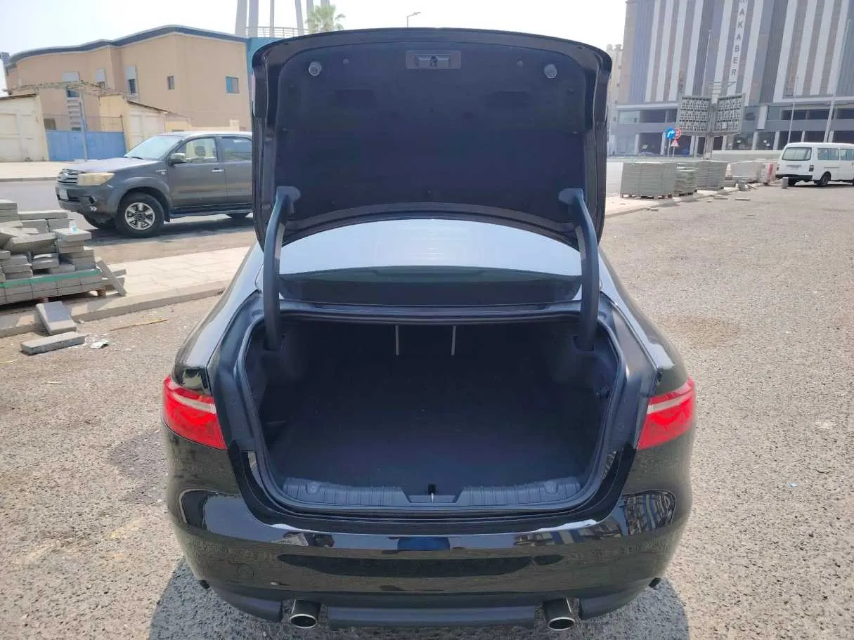 Car image 29
