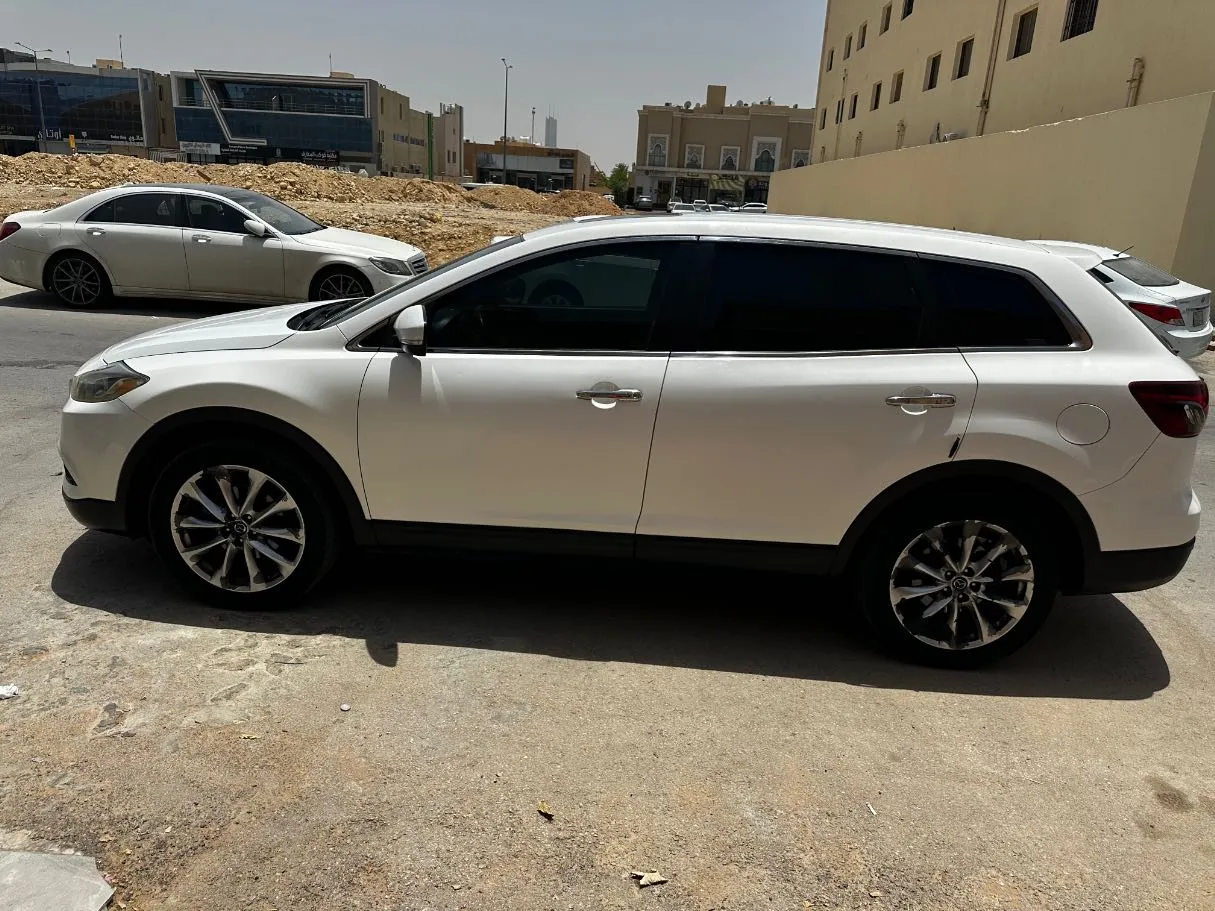 Car image 8