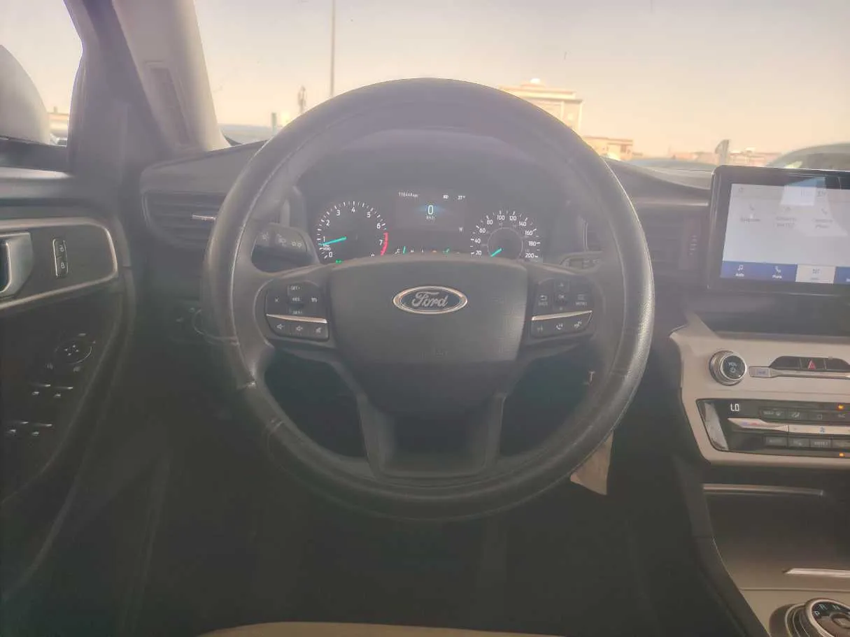 Car image 24
