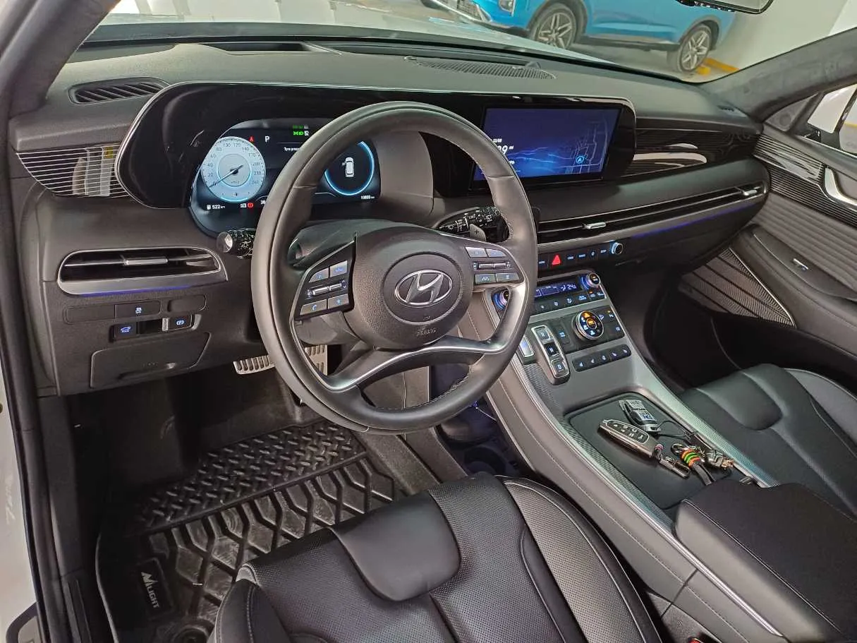 Car image 11