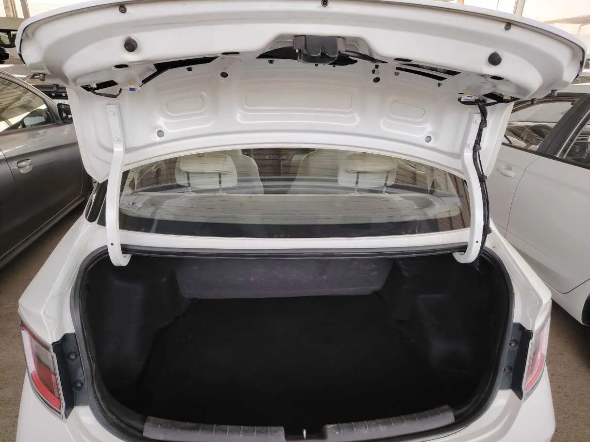 Car image 26
