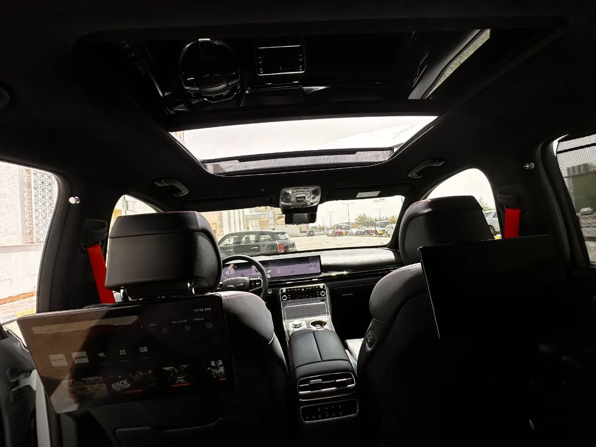 Car image 18