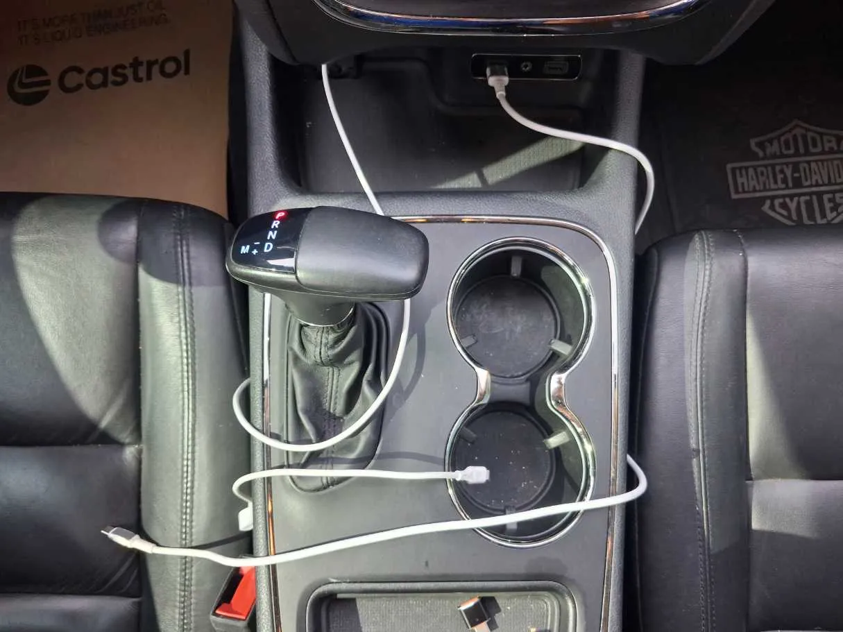 Car image 18