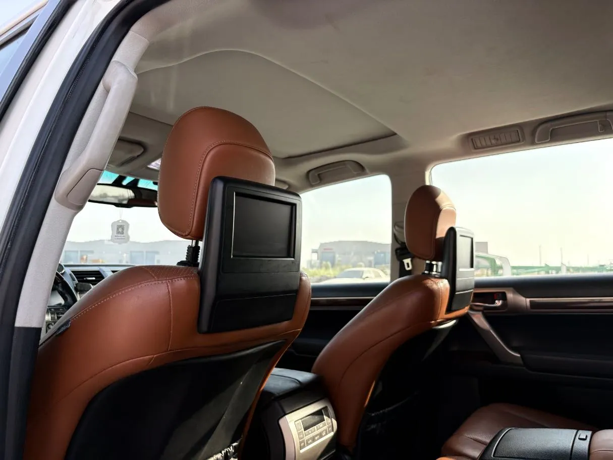 Car image 17