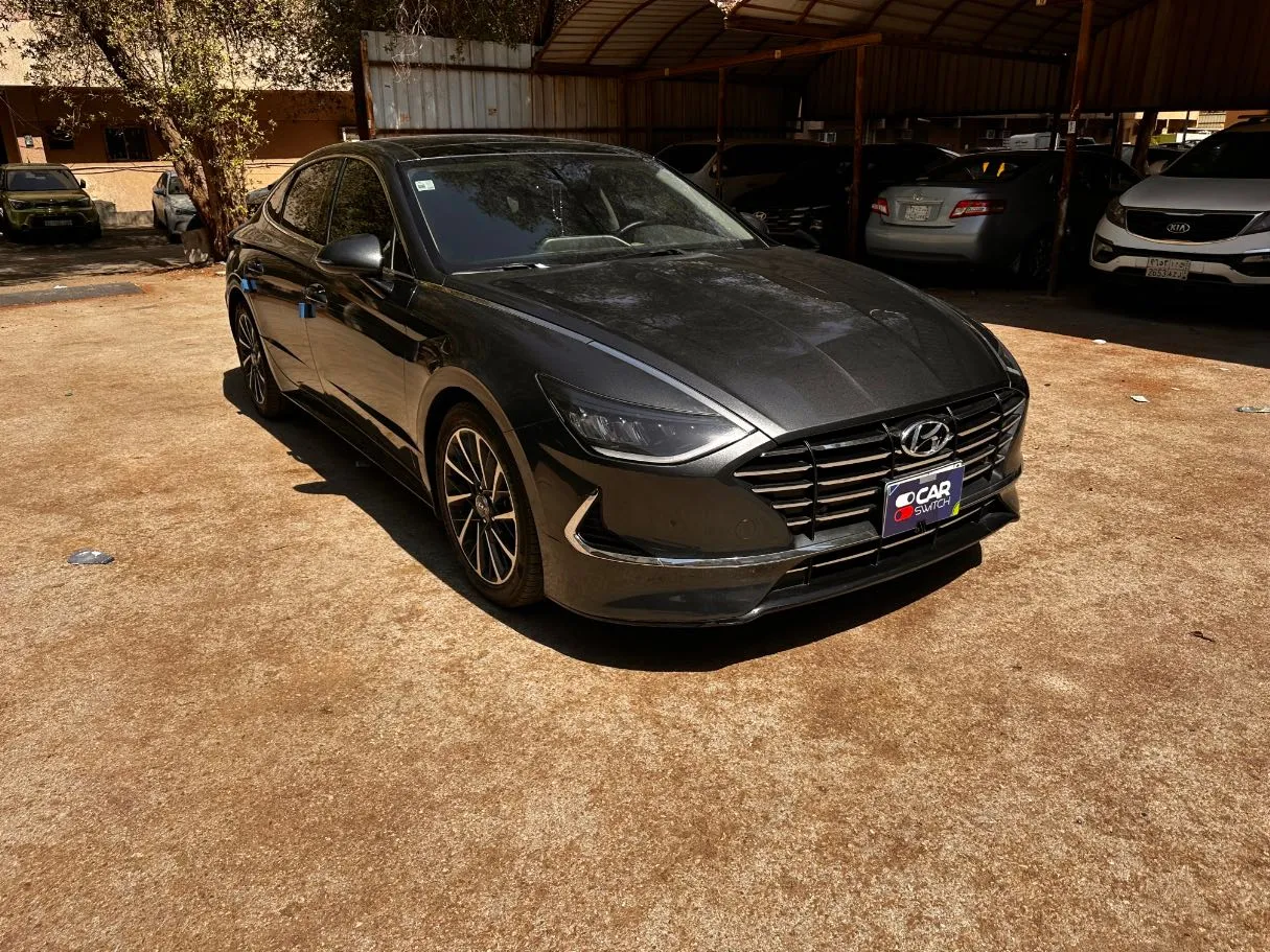 Car image 3