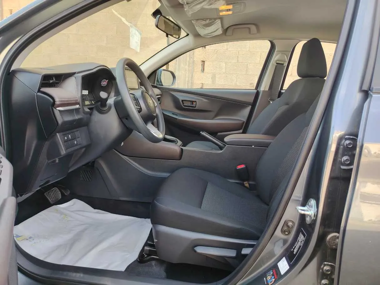 Car image 13