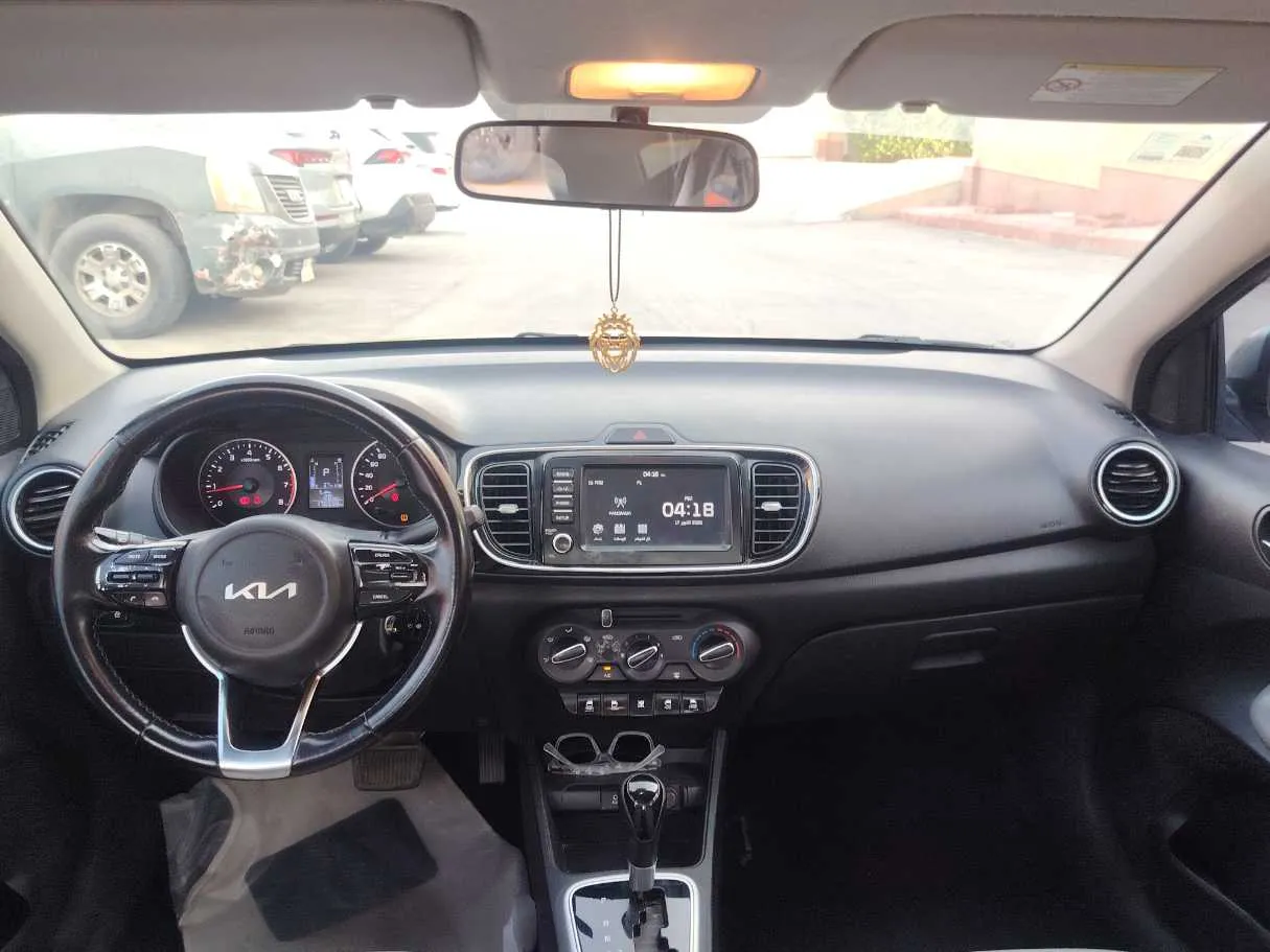 Car image 14