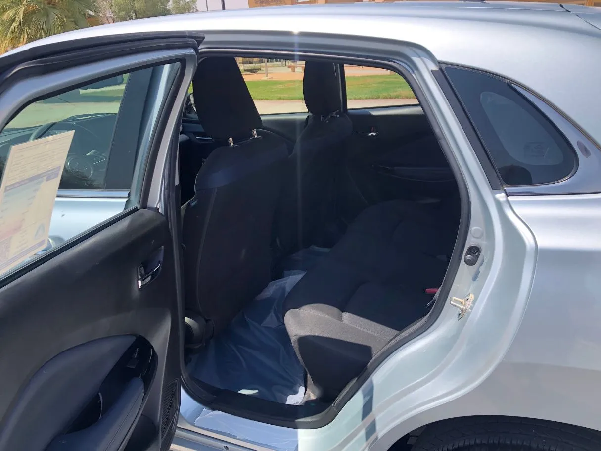 Car image 12