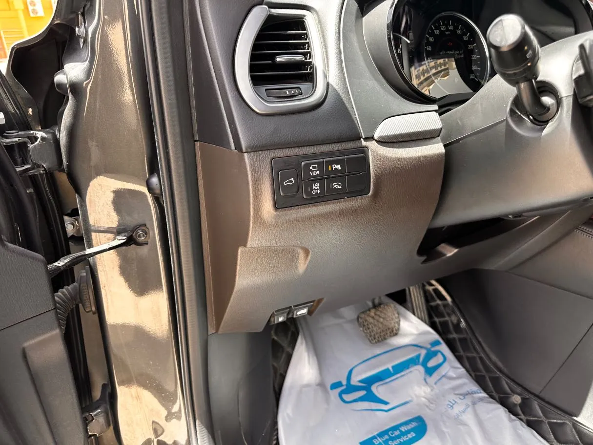 Car image 28