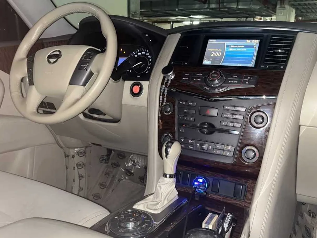 Car image 9