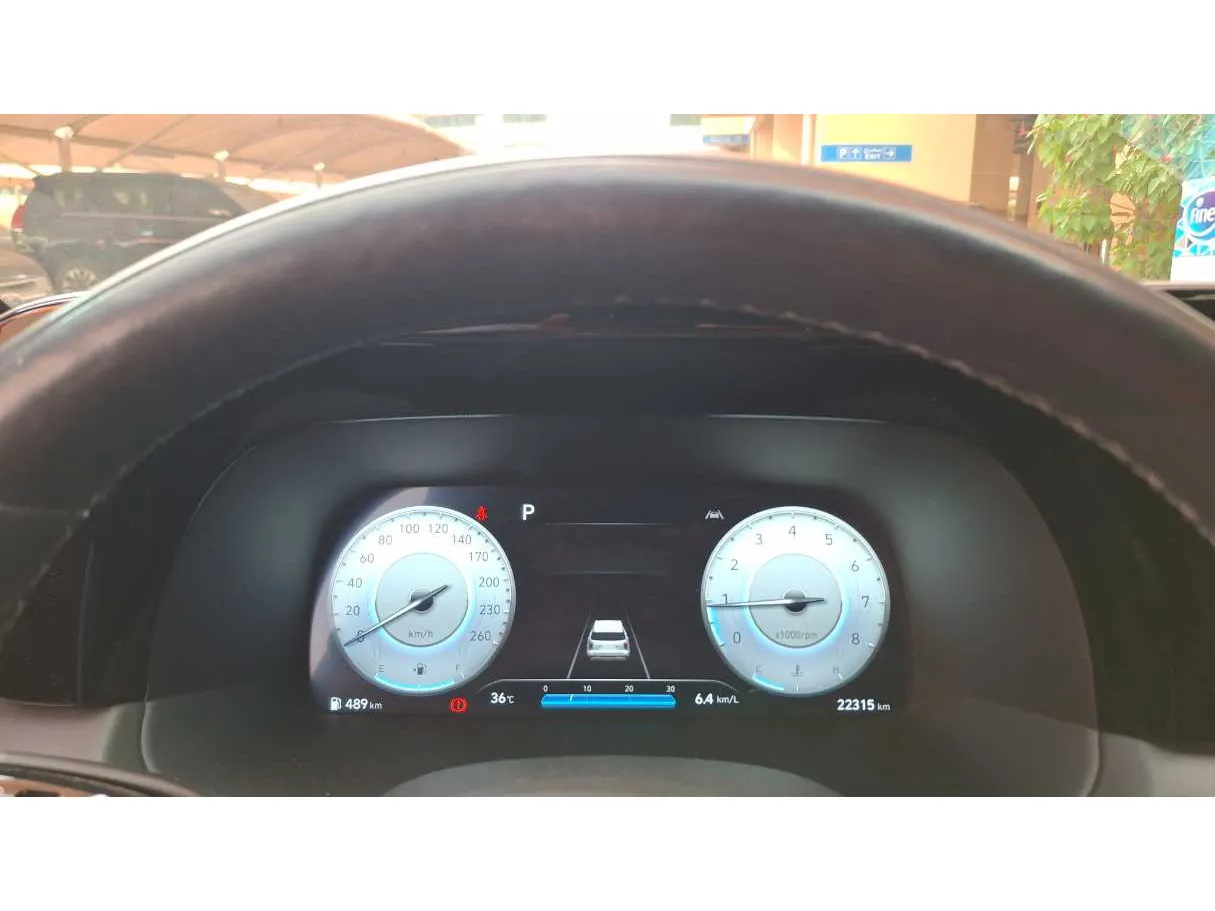 Car image 18